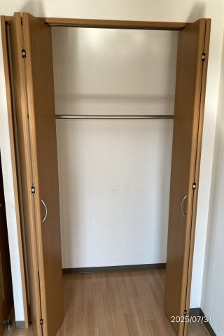 エメロード中央　Ⅱ【収納】左側