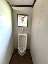 東近江市栗見出在家町の中古一戸建【トイレ】男性用もございます。