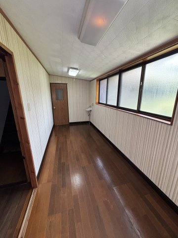 東近江市栗見出在家町の中古一戸建【内装】フリースペースがあり、お部屋にすることもできます。