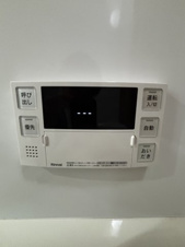 東近江市栗見出在家町の中古一戸建【設備】お風呂の操作が簡単にできます！