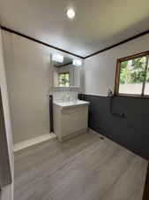 東近江市栗見出在家町の中古一戸建【洗面所】【リフォーム済み】新居のような出来上がりになっています。