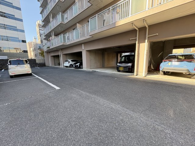 グランド・メゾン・南町【駐車場】