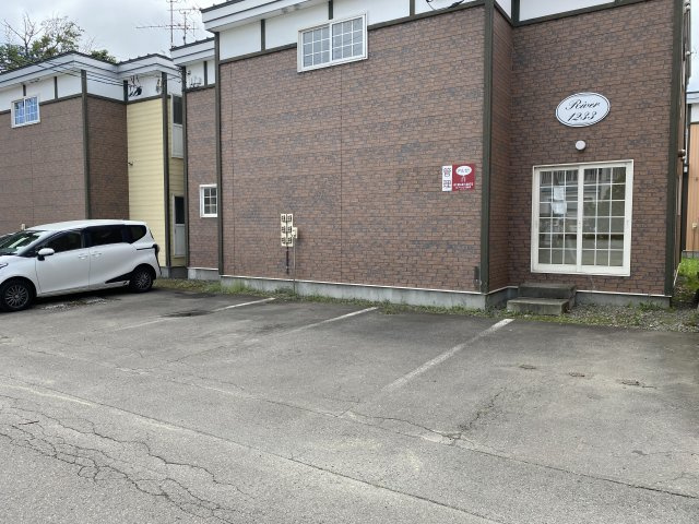 リバー１２３３【駐車場】