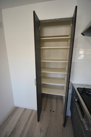 トーカンマンション上大川前【収納】キッチン横の収納です♪