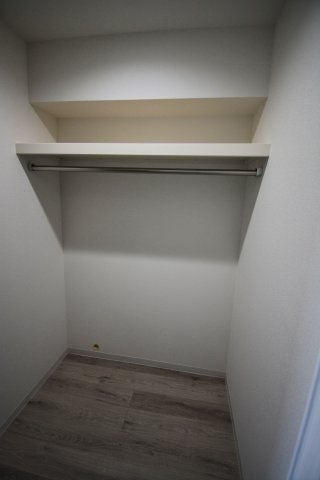 トーカンマンション上大川前【収納】WICには衣類などをすっきり収納できます