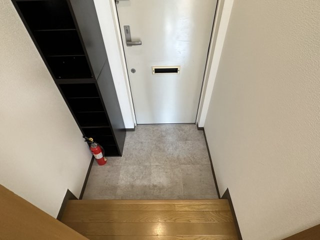 ラッキーストーリッジⅢ【玄関】