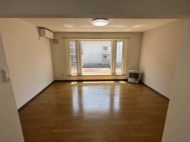 ラッキーストーリッジⅢ【居間・リビング】