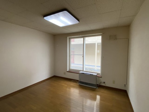 ラフィーネＢ【居間・リビング】