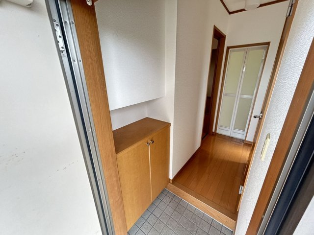 アトラエントⅢ【玄関】玄関収納があり、玄関がスッキリします！