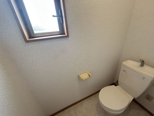 アトラエントⅢ【トイレ】トイレには窓があるので気になるニオイもこもりにくいのですね！