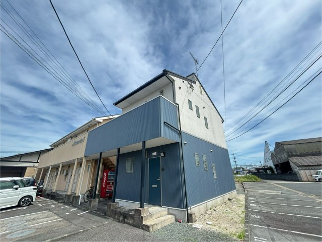 アトラエントⅢ【外観】駐車場1台無料です！