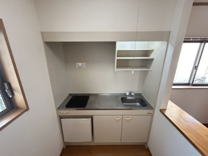 アトラエントⅢ【キッチン】冷蔵庫付きとなっており、すごく便利ですね！