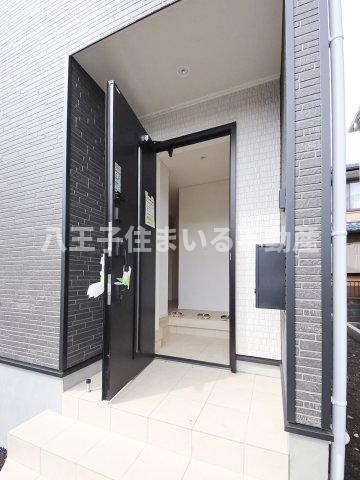 八王子市川口町888-1 新築【仲介手数料無料】【玄関】防犯性の高いダブルロックのディンプルキーはピッキングがされにくく、不正解錠に強い玄関鍵です。