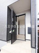 八王子市川口町888-1 新築【仲介手数料無料】【玄関】防犯性の高いダブルロックのディンプルキーはピッキングがされにくく、不正解錠に強い玄関鍵です。