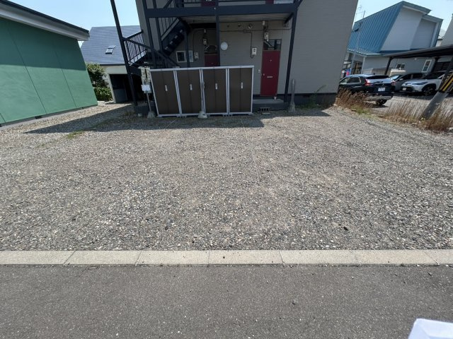 コーポ高尾【駐車場】