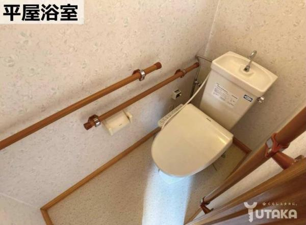 【二世帯住宅～風除室のみ共用です】曙4丁目1-5.6売家【トイレ】