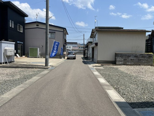 横手市三枚橋二丁目売地【前面道路含む現地写真】