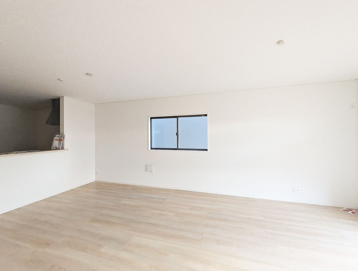 ご家族が集まるリビングダイニングは陽光あふれるあたたかなお部屋