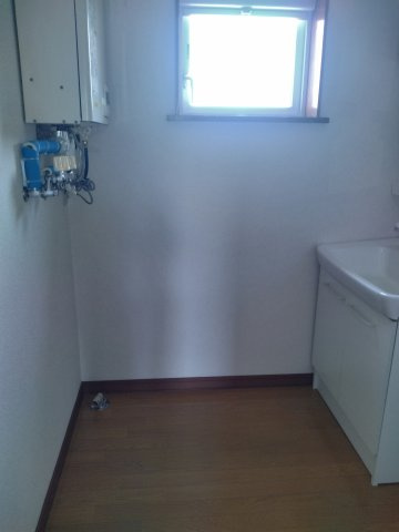 ルーベル東2条【洗面所】明るい洗面所です