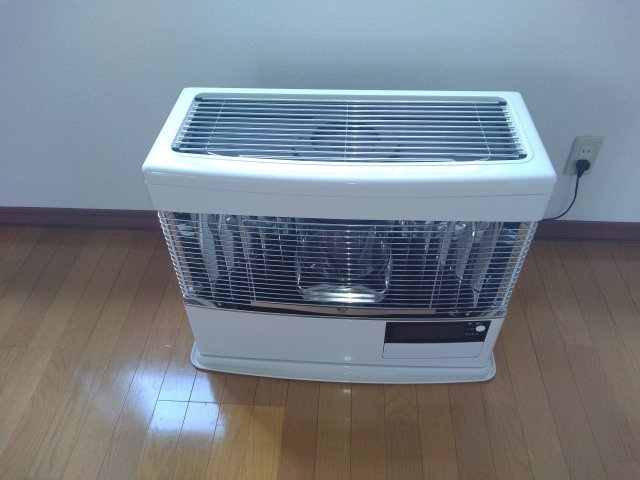 ルーベル東2条【設備】灯油FF式ストーブ