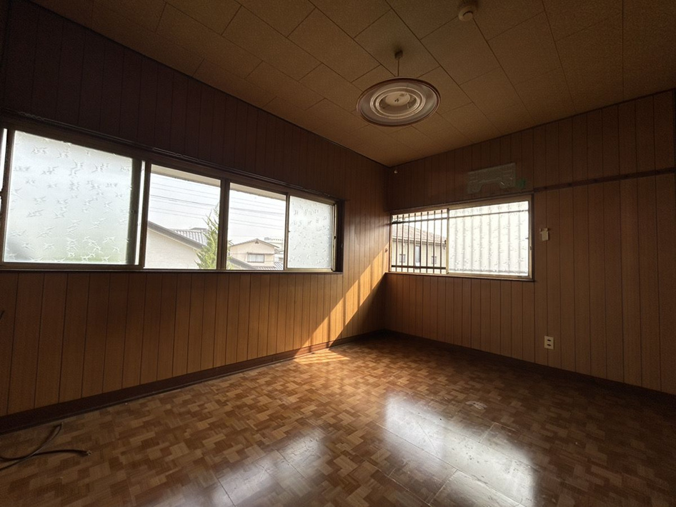 甘木貸家【洋室】窓を開けると沢山の風が入り、気持ちが良いです！