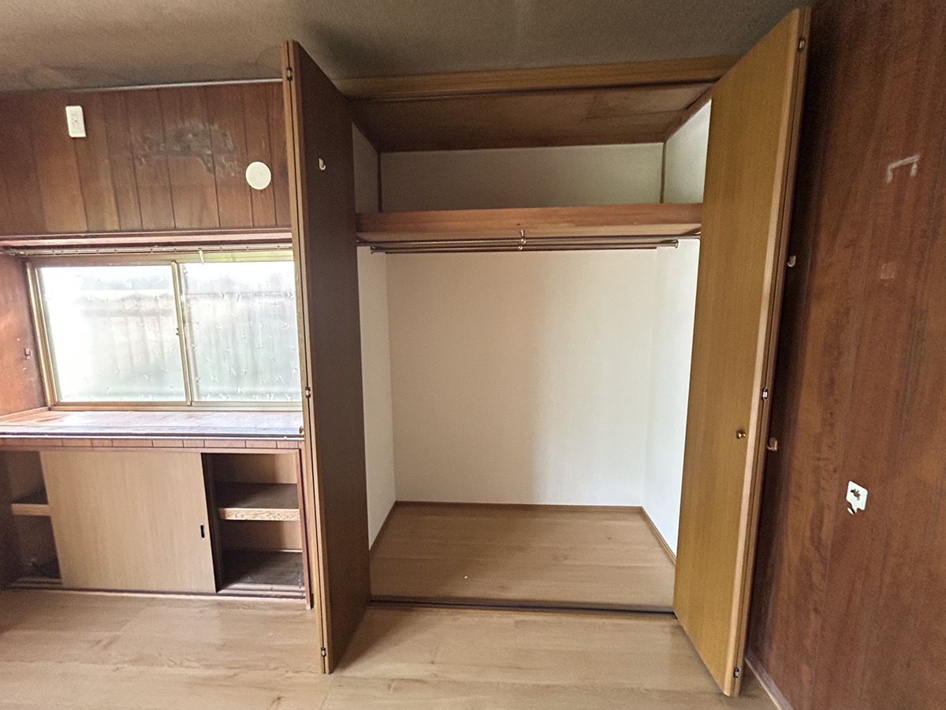 甘木貸家【収納】洋服などを掛けることができます！