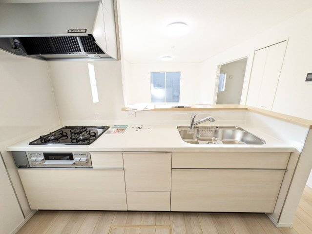 スライド式の収納は、出し入れしやすい上に、中の物が良く見えて掃除もしやすいのが利点です