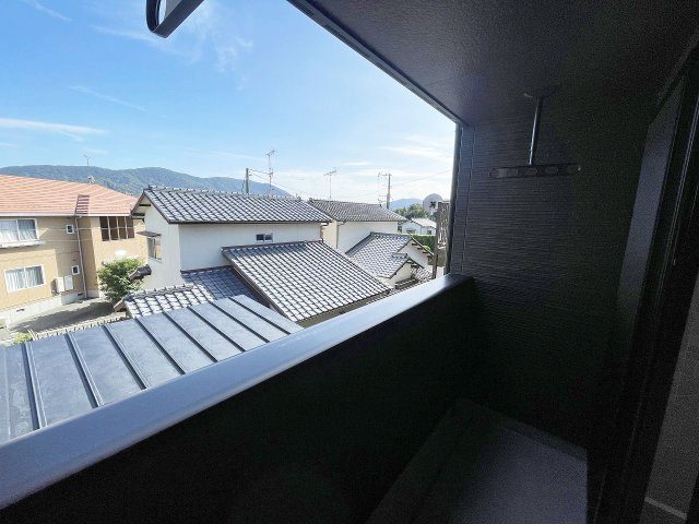 広々したバルコニーは洗濯干しに助かります