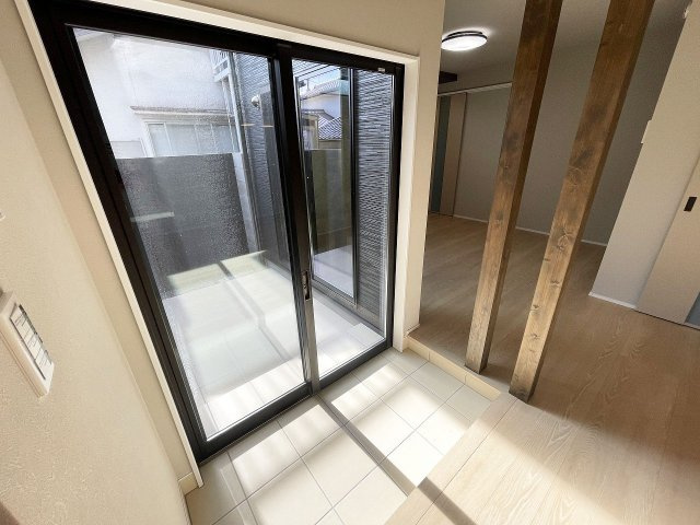 リビング横にテラスがございます