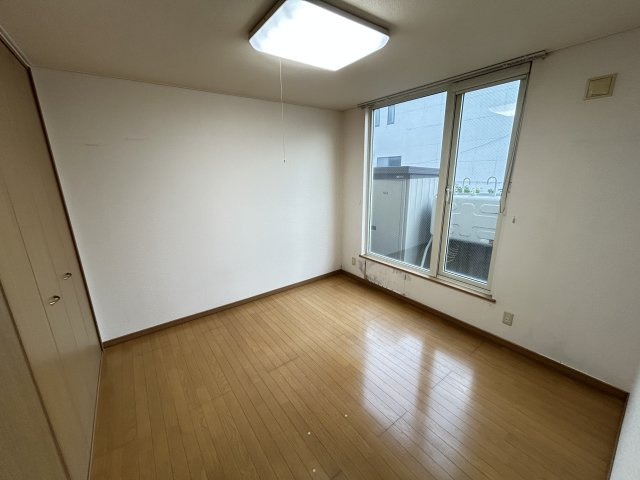 イースト５【寝室】