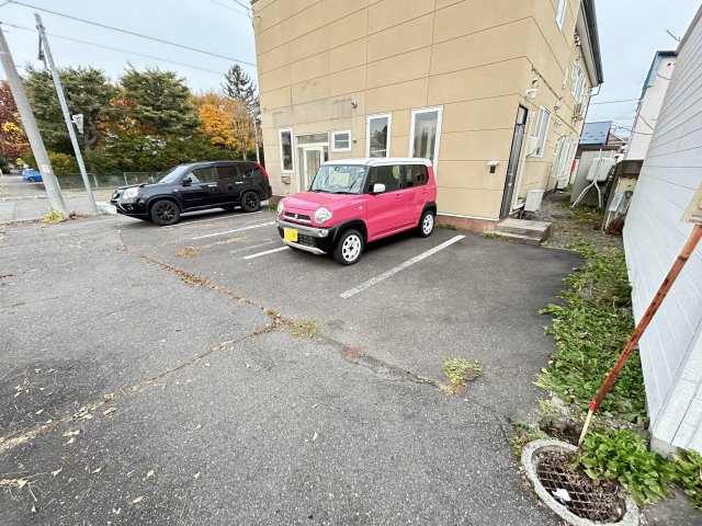 イースト５【駐車場】