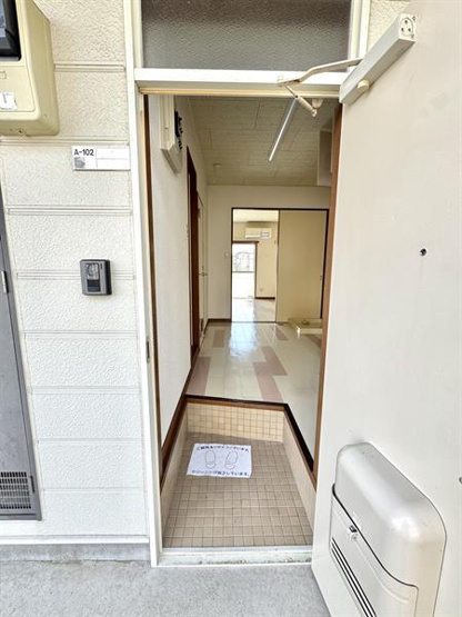 玄関部分も広いのでシューズラック置けます