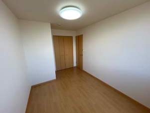 ピクシーハイツ【居間・リビング】洋室