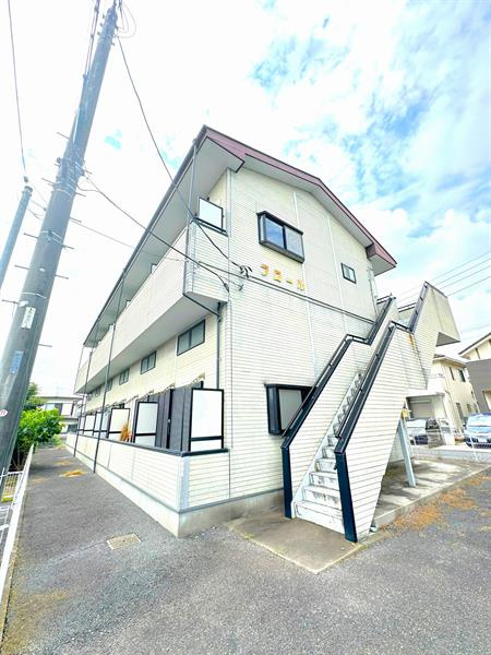 落ち着いた色の外観です