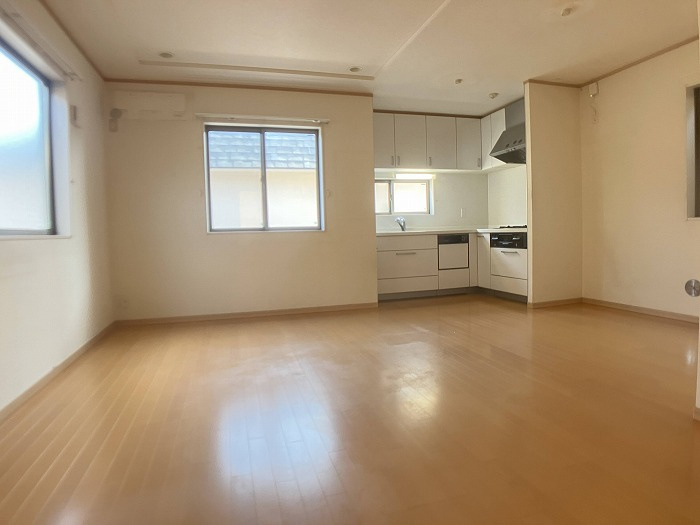 横浜市保土ケ谷区新桜ケ丘１丁目の中古一戸建【居間・リビング】