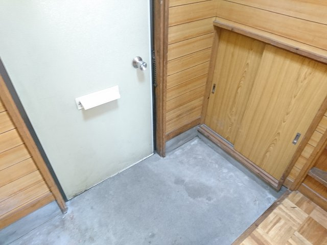 川原井貸家【玄関】