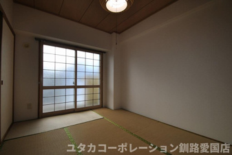 ◎収益物件◎エステート南大通【和室】リビング横6帖の和室です★落ち着きのある和室は、くつろぎ空間や客間にもぴったり♪