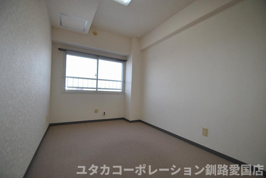 ◎収益物件◎エステート南大通【洋室】約6帖の洋室です★お子様部屋や寝室、仕事部屋としても活用出来ます♪