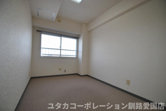 ◎収益物件◎エステート南大通【洋室】約6帖の洋室です★お子様部屋や寝室、仕事部屋としても活用出来ます♪