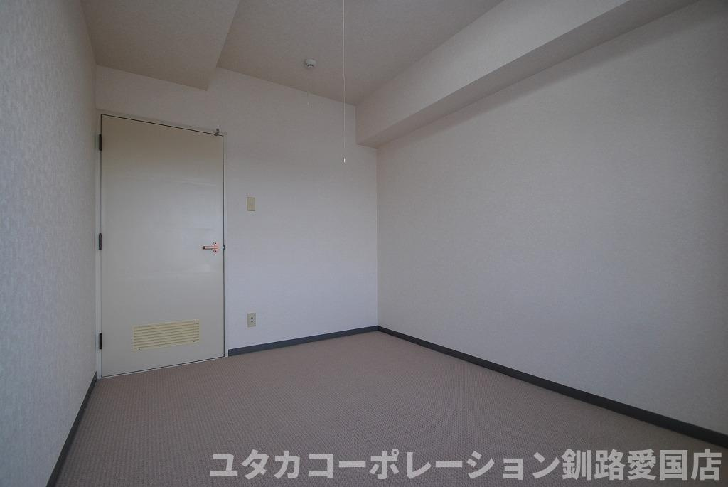 ◎収益物件◎エステート南大通【洋室】