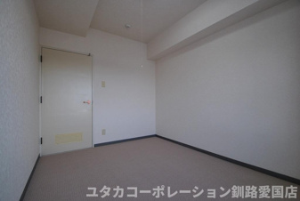 ◎収益物件◎エステート南大通【洋室】