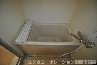 ◎収益物件◎エステート南大通【浴室】1日の疲れを癒やしてくれるバスルーム★肩まで湯船に浸かり、ゆっくりと寛ぐことができます♪