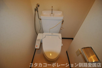 ◎収益物件◎エステート南大通【トイレ】温水洗浄便座付きのトイレです★