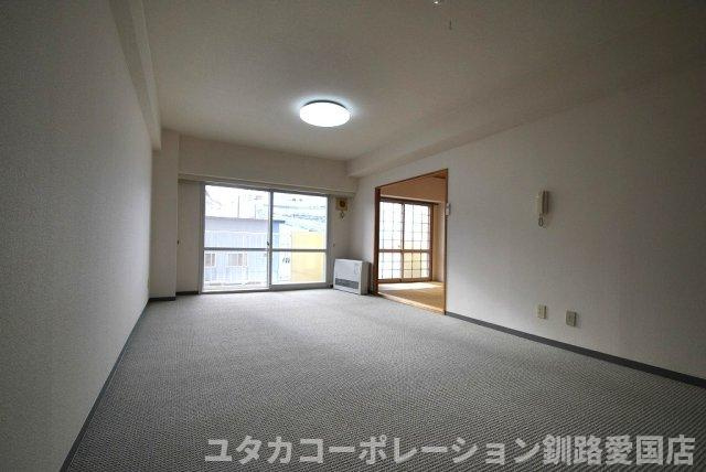 ◎収益物件◎エステート南大通【居間・リビング】LD14.3帖★広々リビングです♪