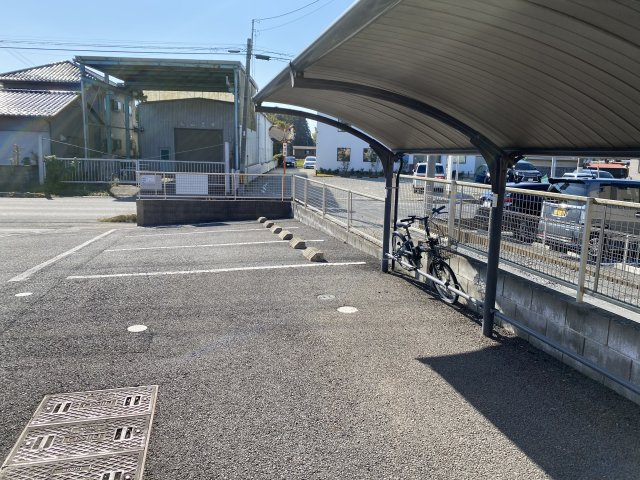 ゼファー【駐車場】