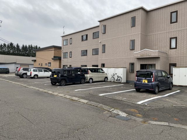 エランドール【駐車場】