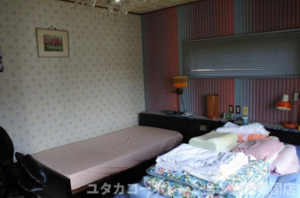 昭和中央1丁目130-62売家【洋室】2階には広々12帖の洋室があります★南西向きの窓があるので日差しを長時間受ける事が出来る暖かいお部屋です♪