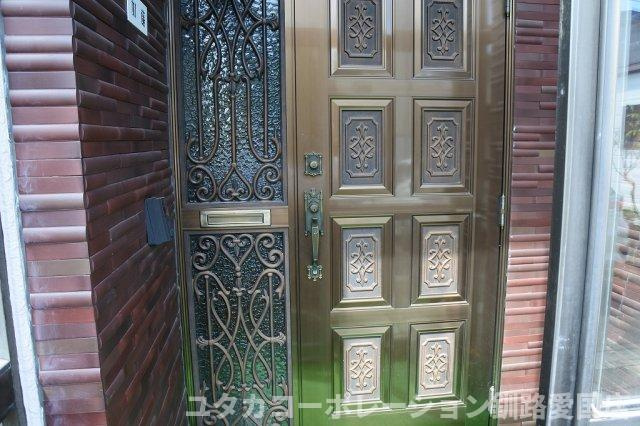 昭和中央1丁目130-62売家【玄関】風除付きなので、玄関の寒さを軽減できそう♪