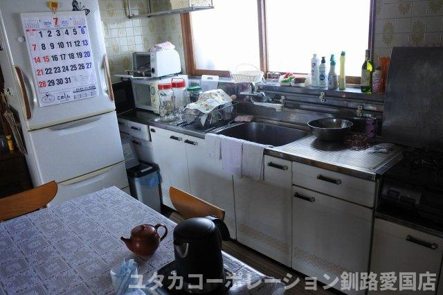 昭和中央1丁目130-62売家【キッチン】独立型キッチンは、調理中のにおいや音がリビングに広がりにくく、来客時も手元が見えず安心！家事にこだわる方にぴったりのキッチンです★