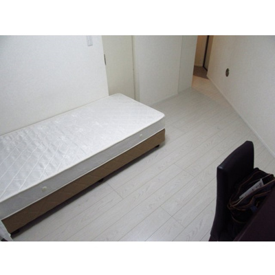 明るい色調の室内です